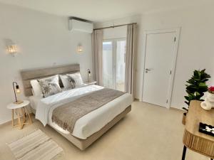 Apartment in center with pool (Colina Branca)