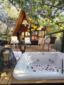 Cabaña de madera privada y romántica