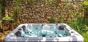 Amazing,full privacy holiday home with swimming pool l & hot tub