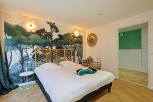 Hotels Manoir'Hastings : Chambre Lit King-Size avec Douche Accessible en Fauteuil Roulant - Adaptée aux Personnes à Mobilité Réduite