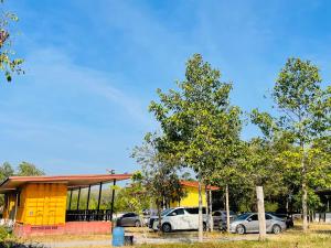 The Monday ที่พักราคาถูก ใกล้หาดแหลมแม่พิมพ์