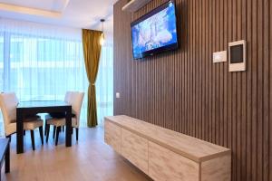 Panoramic Lake View Apartment