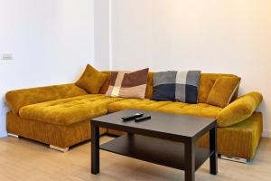 Panoramic Lake View Apartment