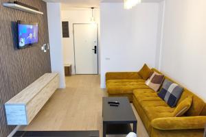 Panoramic Lake View Apartment