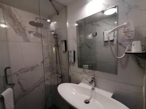 Hotels Kyriad Toulouse Sud - Roques : photos des chambres