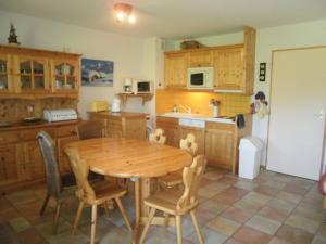 Appartement lumineux avec balcon, 2 chambres, proche des pistes - FR-1-757-112