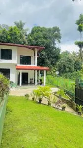 Hill Top Villa - Akurana