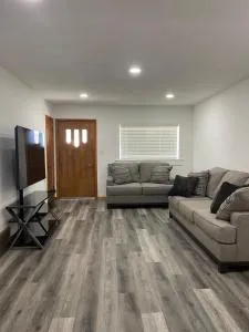 Cozy & Renovated 2 Bed Apartment - Ламар