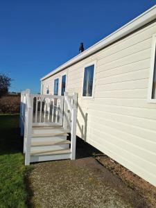 Bluebird Skies - A cosy getaway