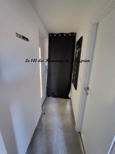 Joli T2 climatisé au calme à 10 mm de Porto-Vecchio dans une résidence de tourisme