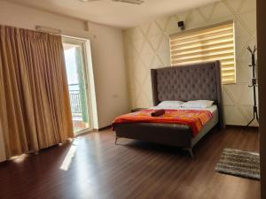 Lakeview 3BHK on 12th Floor for Family with Vehicle