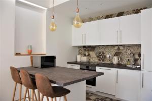 Appartements LARA AP4441 By Riviera Holiday Homes : photos des chambres