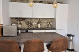 Appartements LARA AP4441 By Riviera Holiday Homes : photos des chambres