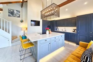 Exclusive 3 Bedroom Penthouse - 2 Bath & Mezzanine