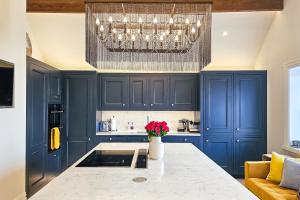 Exclusive 3 Bedroom Penthouse - 2 Bath & Mezzanine