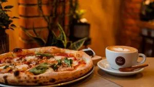 Espaço entre Pizza & Café - 平达莫尼扬加巴