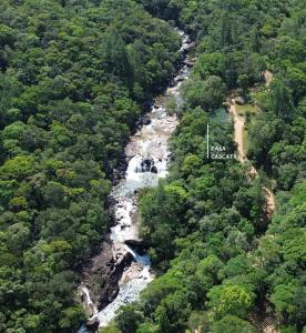 Casa com cachoeira privativa!