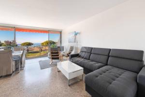 AS17006 - P3 Vue mer face à la plage sans route à traverser et proche centre ville