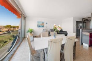 AS17006 - P3 Vue mer face à la plage sans route à traverser et proche centre ville