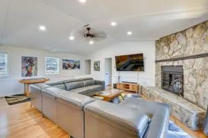 Mountain-View Gem with Community Perks in Dillard! - Rabun Gap