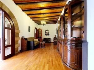 Shades of Wood Old Town