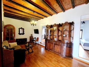 Shades of Wood Old Town