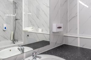 Single Room with Private Bathroom room in Sachas Hotel Manchester