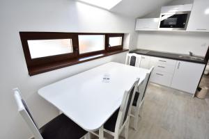 Regim Hotel Hanea jacuzzi in camera,piscina exterioara si sauna comuna