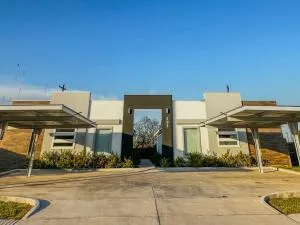 Gated Residence, Downtown San Juan - 雷诺萨