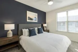 Landing at Flats at Hooper Hill - 2 Bedrooms in Conroe - Conroe