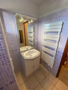 Villa 6 personnes climatisée avec terrasse 400 m de la plage V0782