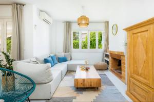 Beach House, 1 min to beach