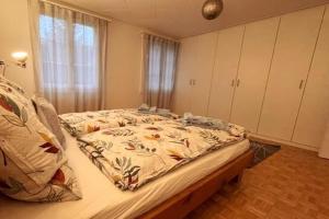 Chaletwohnung im Luzerner Seetal mit Platz, Charm und Erholungswert