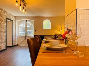 Gite with shared pool at Chateau de Bruges - Louroux-de-Bouble