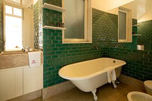 Baixa Apartment by Les Deux Mariettes