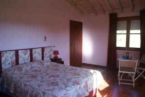 Green and Blue Cottage - Green Room