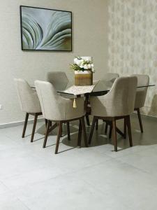 Encantador Apto en Torre de Lujo, Piscina, AC & Parking