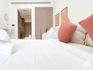 Luxurious Studio in Arjan With Balcony & Views