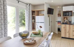 Campings Camping du Lac de Pouzauges a 15- du PuyduFou : photos des chambres