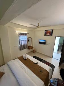 Shree om sai lodging