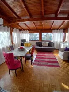 SUNNY APARTMENT NORTHERN ATHENS - Akharnaí