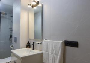 R104- Luxurious Penthouse with Incredible Sea View