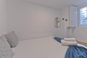 Alfama Design with Terrace by Homing