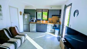 Haut de villa 2P, jardin, clim, prise VL Electrique