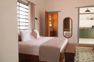 Authentic Colonial & Central - Yalsí