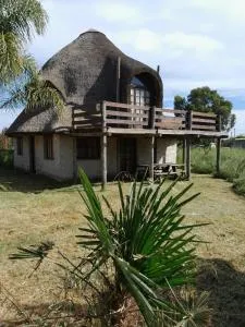 Domo quinchado en costa de Maldonado, rústico y confortable - 巴尔内阿里奥坎布宜诺斯艾利斯