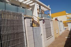 Adosado con piscina a 6 min del MET Oliva Nova y playa