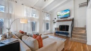 Modern Getaway - New Outdoor Amenities! - Location