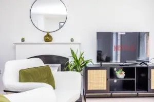 2 Tracy Avenue - Colnbrook