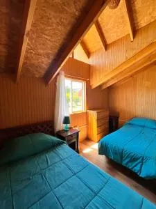 Habitación con 2 camas individuales en Hostal Taitai Las Cascadas - Puerto Octay